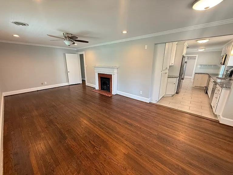 2403 E 4th St — Photo 1