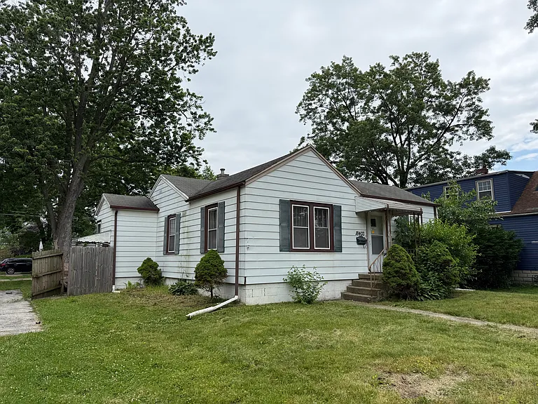 18403 Oakwood Ave — Photo 1