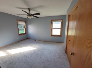 984 Savannah Rd, Eagan, MN 55123