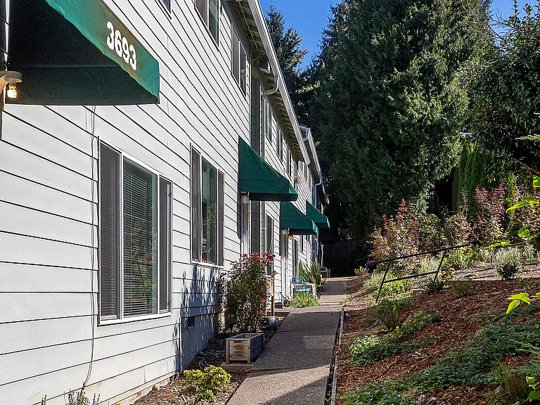 Ravenbourne Apartments - Portland Oregon
