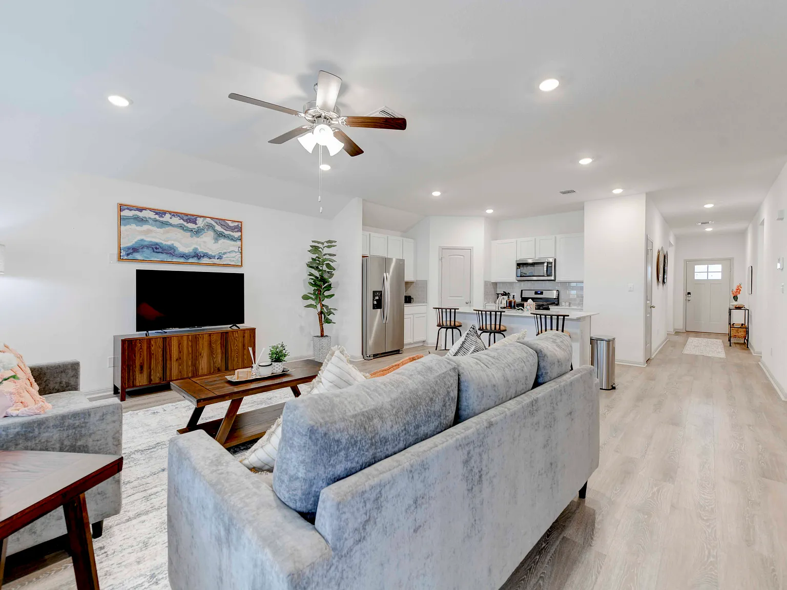 4 bed, 1839 sqft, $4,800 — Photo 3