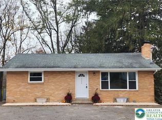 2556 N Delaware Dr, Mount Bethel, PA 18343