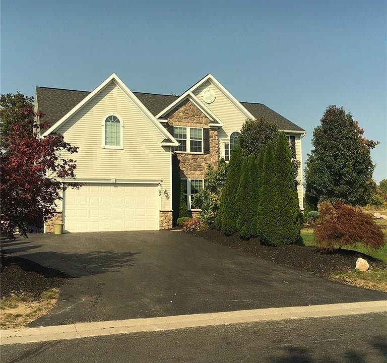 1st image of 102 Woodgreen Dr