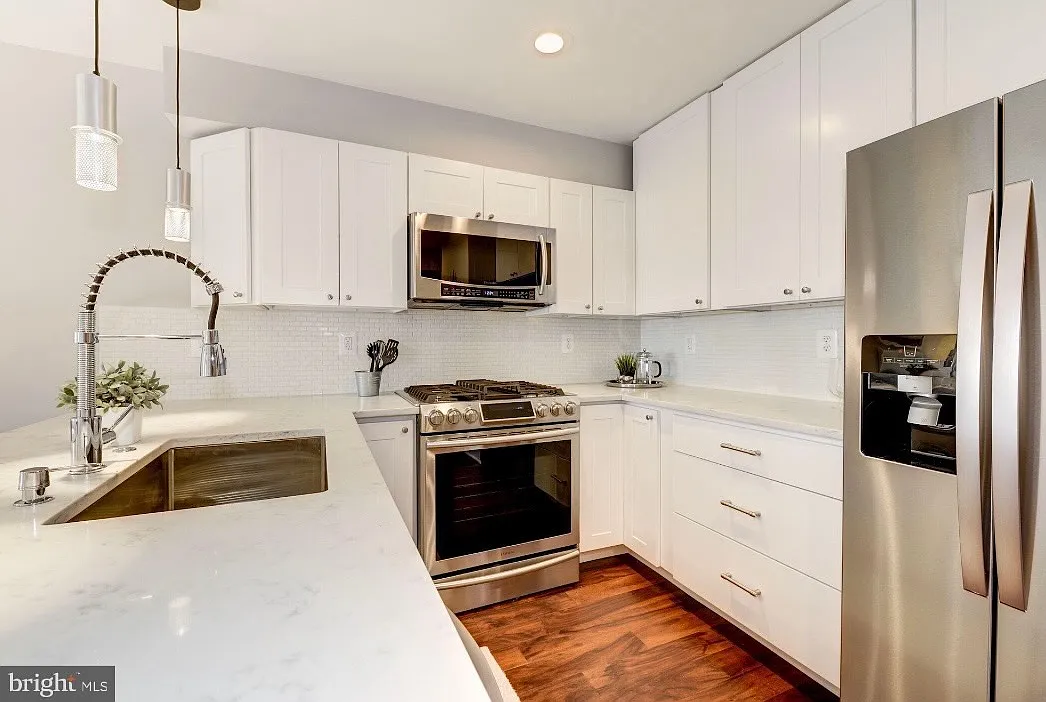 2 bed, 1000 sqft, $2,800 — Photo 3