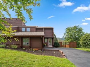 216 Woodgate Ln, Vestal, NY 13850