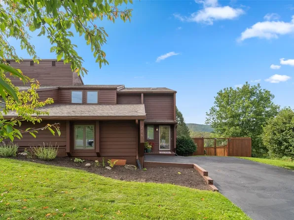 216 Woodgate Ln, Vestal, NY 13850