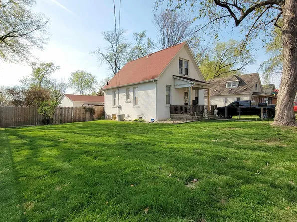 1221 S 3rd St, Pekin, IL 61554