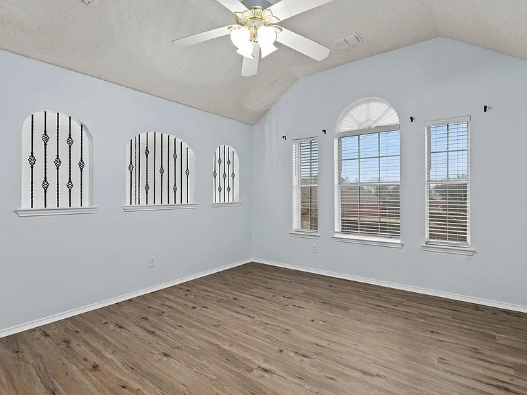 316 Leameadow Dr — Photo 23