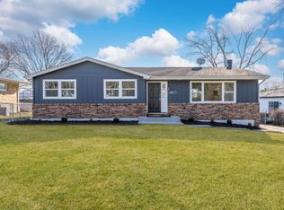 27W073 Jewell Rd, Winfield, IL 60190