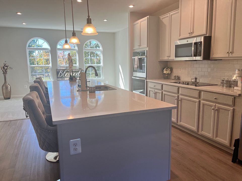 1st image of 7977 Independence Dr