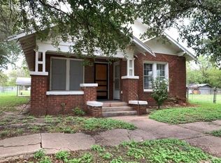 2116 Magnolia St, Coleman, TX 76834