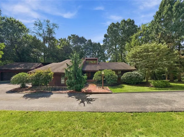 311 Lakewood Rd, Greensburg, PA 15601