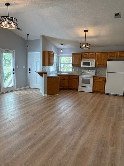 1st image of 619 Goodrich Dr