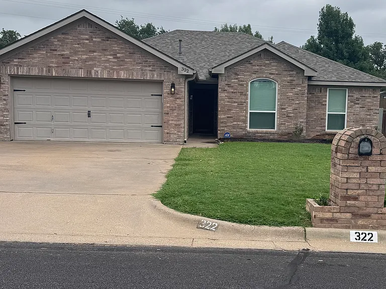322 Dalhart Dr — Photo 1