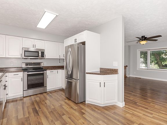Kitchen with all the modern appliances you need.