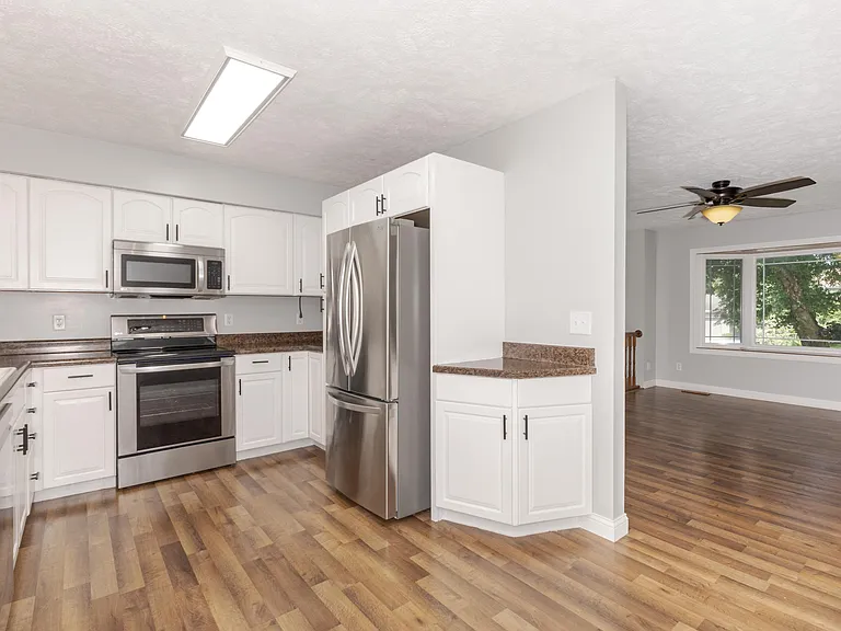 Kitchen with all the modern appliances you need.