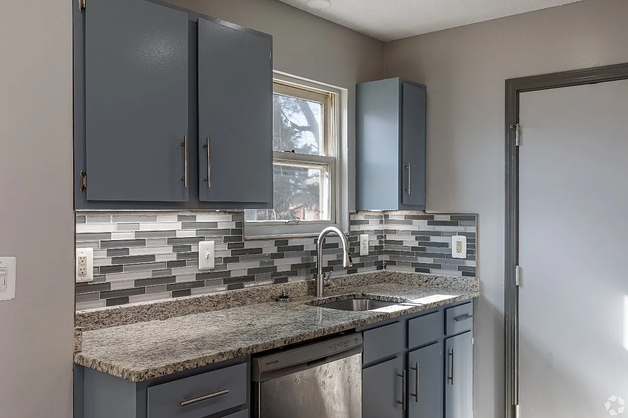 1 bed, 700 sqft, $1,600 — Photo 2