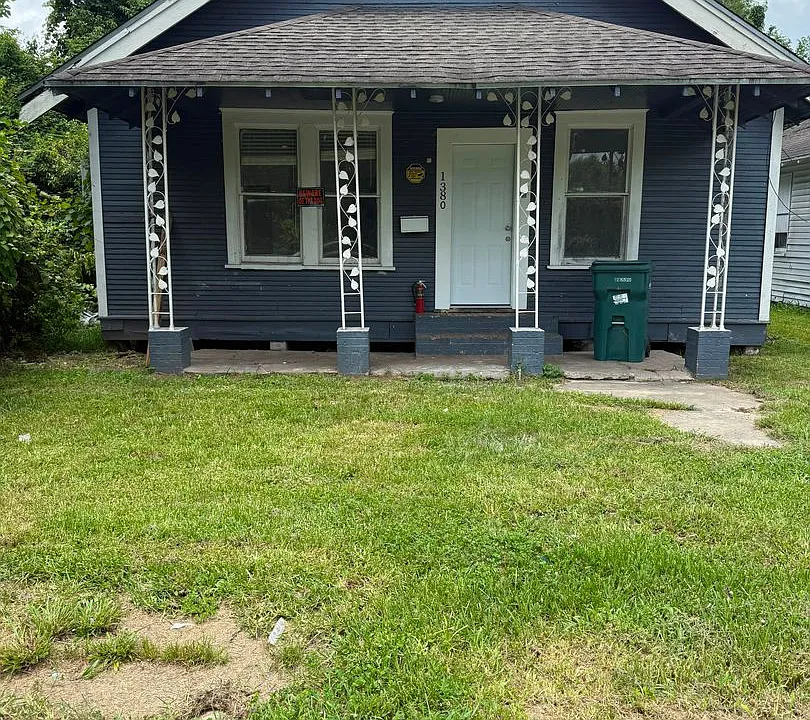 1380 Live Oak Ave