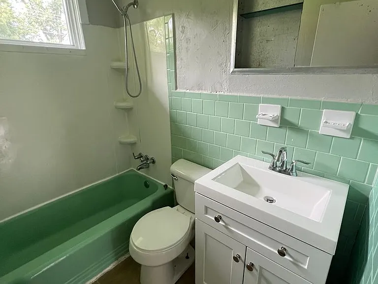 8206 Adrian Dr — Photo 18