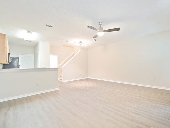 5th image of 344 Pecan Grove Dr