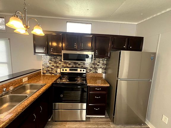 3rd image of 1720 Gardenia Ave