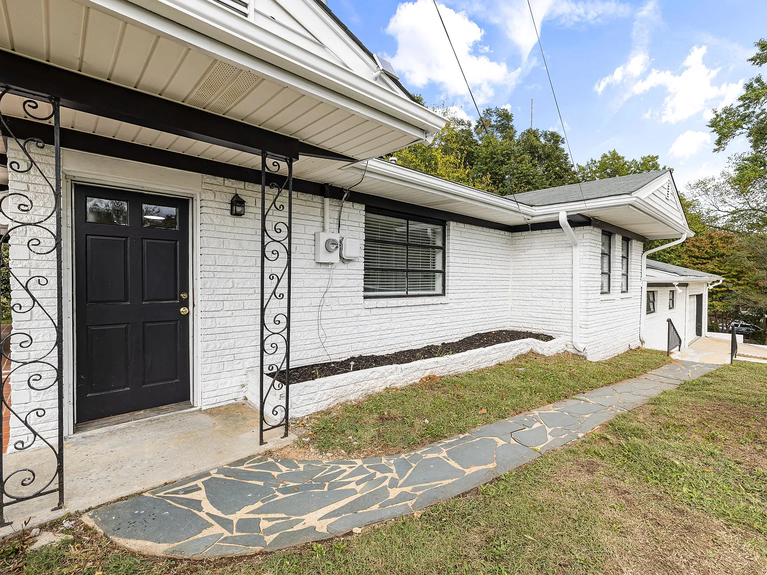 3 bed, $2,200 — Photo 1
