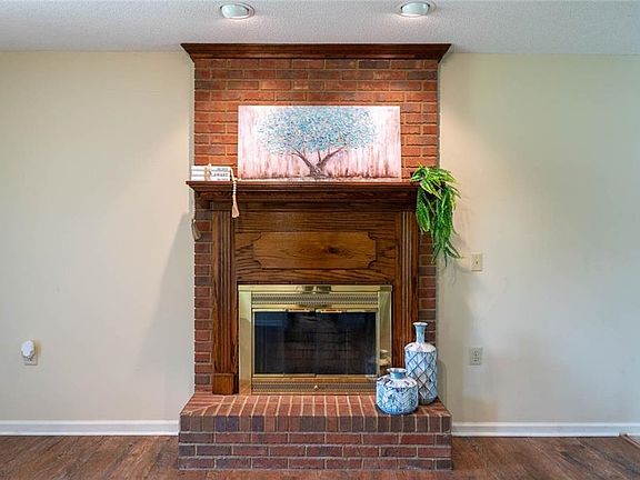 4th image of 133 English St E #21