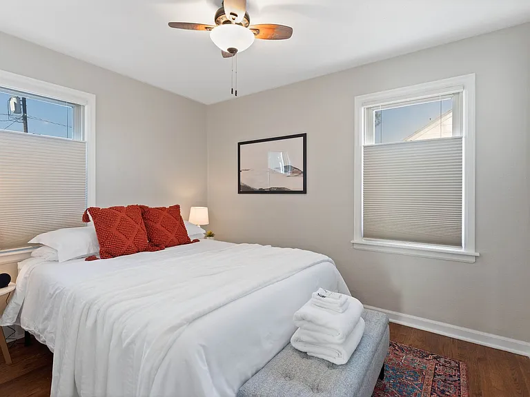 4207 N Normandie St — Photo 6