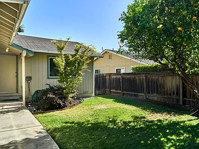 214 Sherland Ave — Photo 2