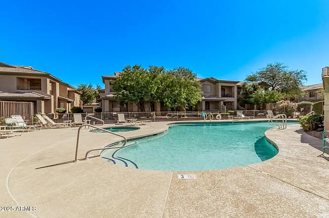 2 bed, 2.5 bath, 1916 sqft, $2,400 — Photo 3