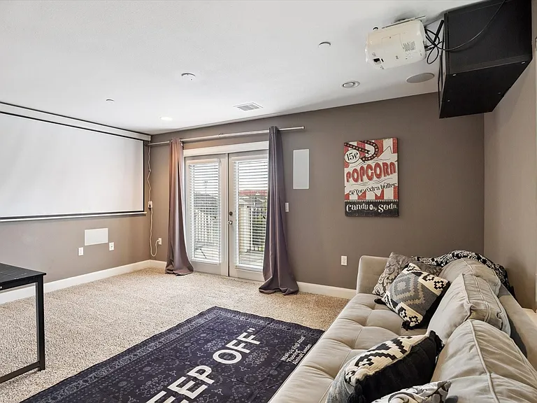 1206 Cushing St — Photo 18