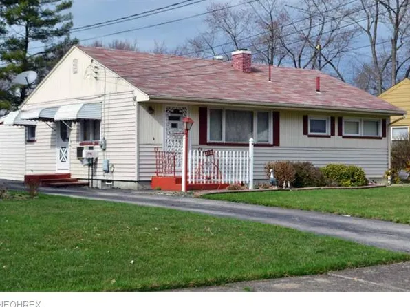 2216 Parkwood Dr NW, Warren, OH 44485
