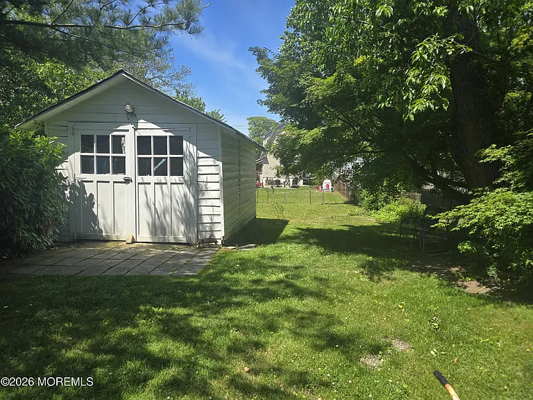 46 Evergreen Ave — Photo 3