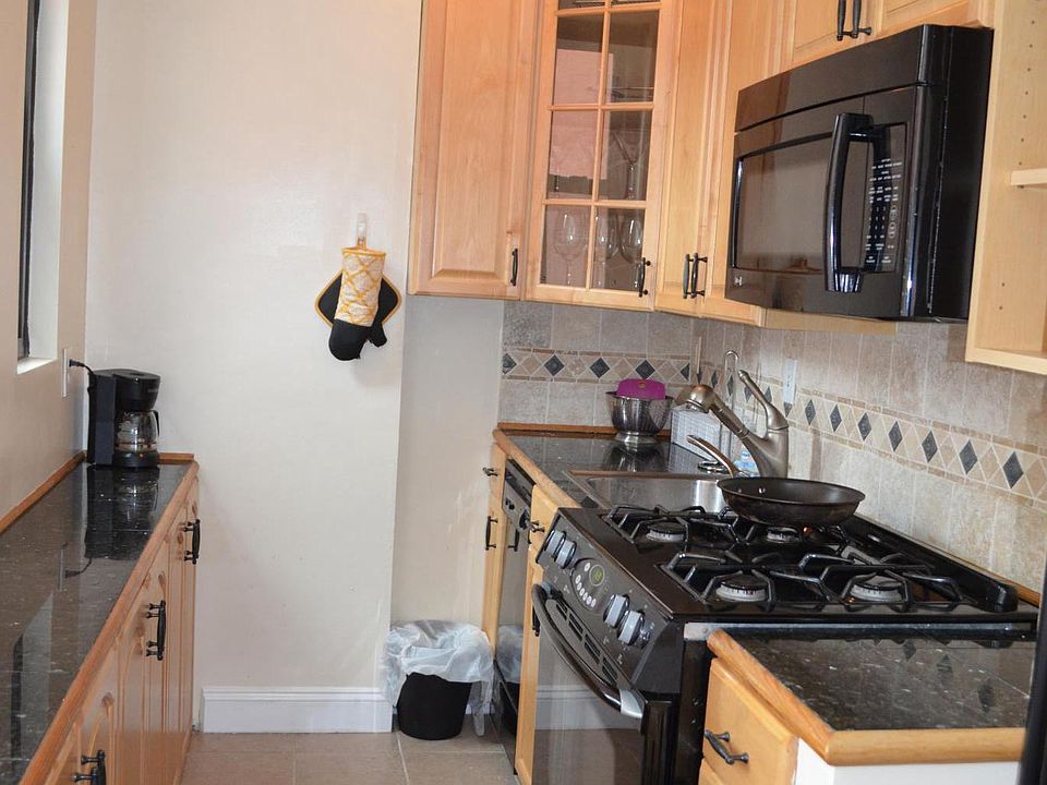 Full Size Kitchen w/ Dishwasher