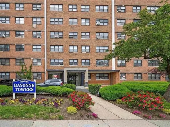 1225 Kennedy Boulevard image 1 of 2