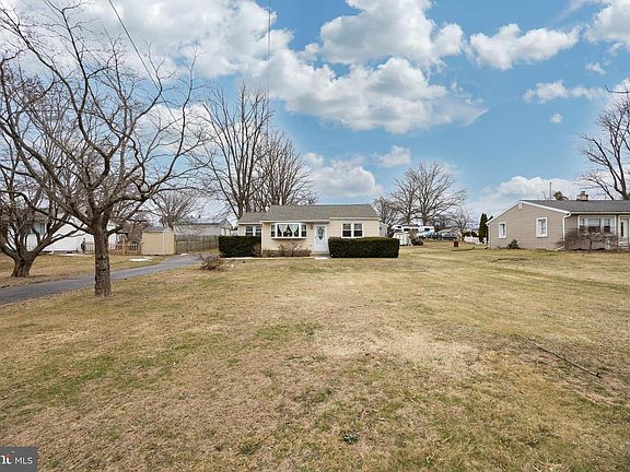 2nd image of 162 N Reed Rd