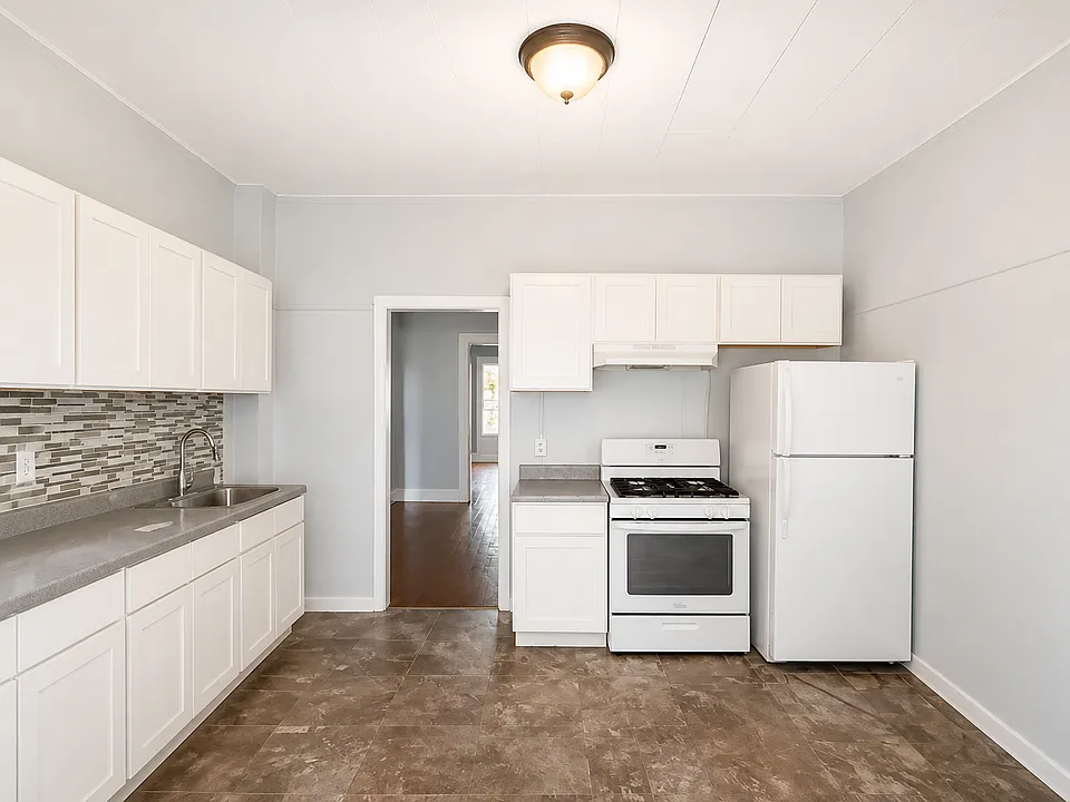 95 Brown Pl #SF