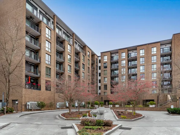 200 Manufacturers Rd APT 219, Chattanooga, TN 37405