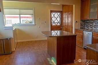 5th image of 436 Wells Avenue N