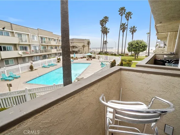 297 E Surfside Dr, Port Hueneme, CA 93041