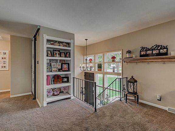 3rd image of 3638 Parkview Dr