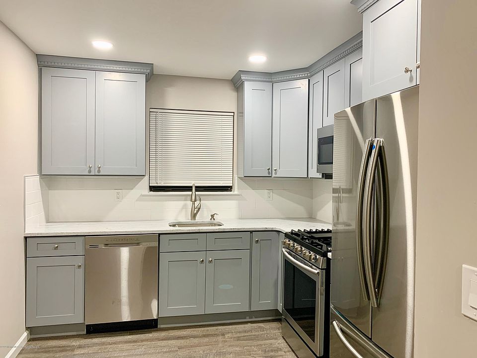 1st image of 1300 Dahlia Ct