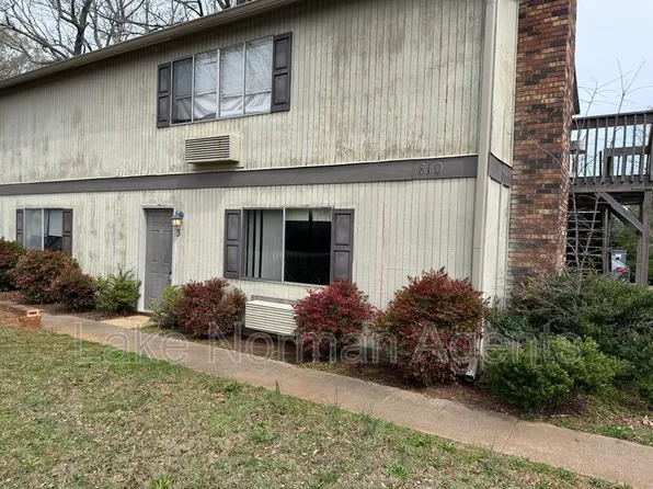 810 10th Street Blvd NW #3, Hickory, NC 28601