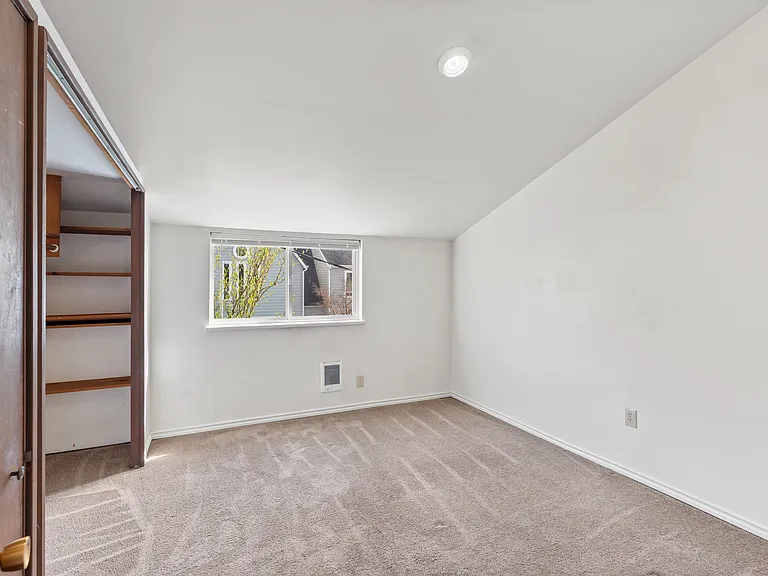 112 E 1st St #1 — Photo 9