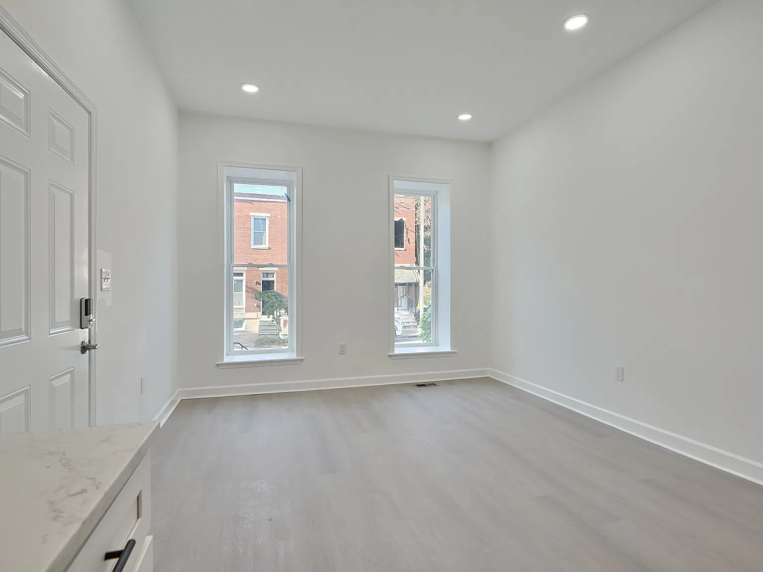 3 bed, 1000 sqft, $1,500 — Photo 4