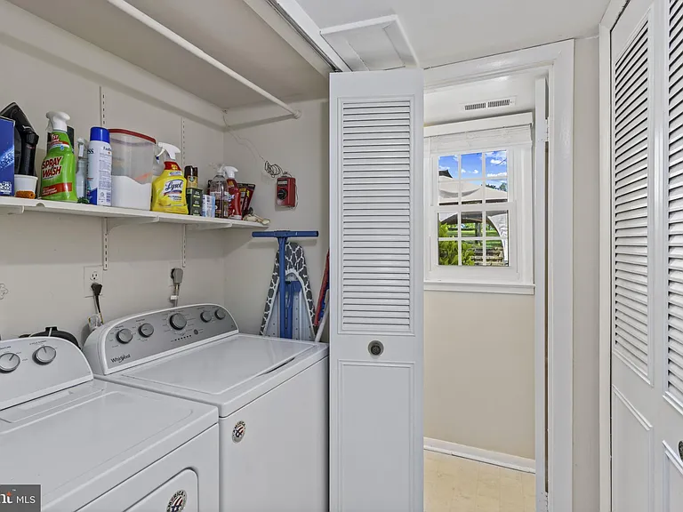 1435 Crofton Pkwy — Photo 18