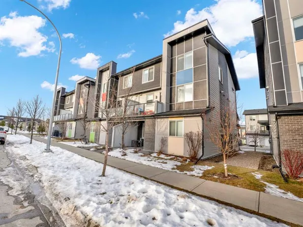 135 Redstone Walk NE #202, Calgary, AB T3N 1M6