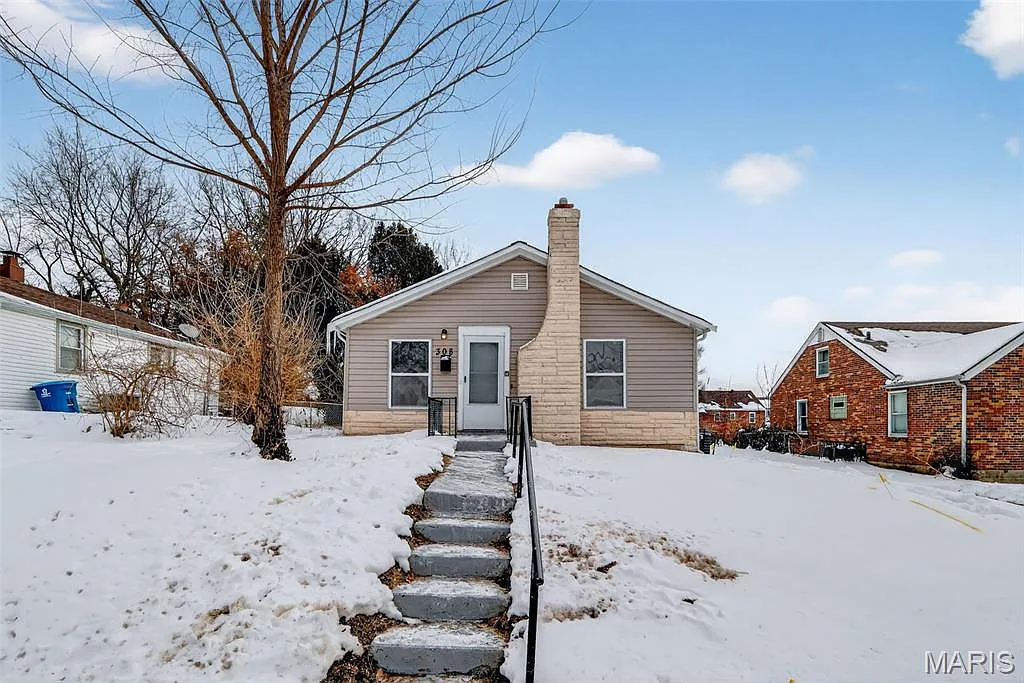 308 Superior Dr photo 1