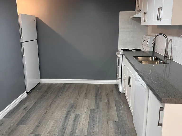 23 Ivanhoe Rd #LOWER — Photo 5