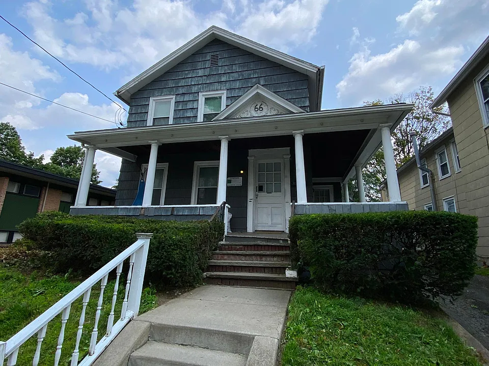 66 Oak St